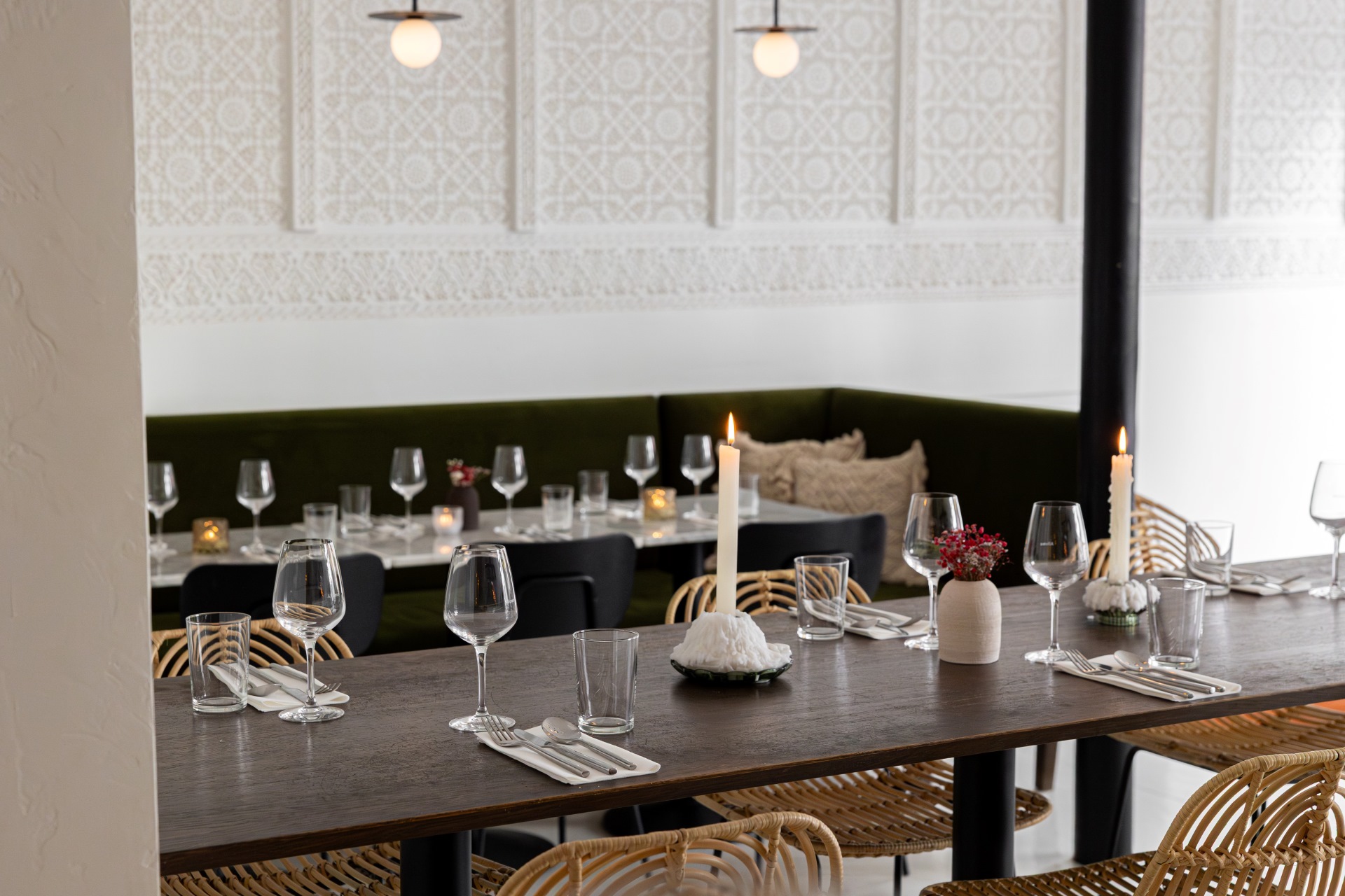 Salle d'Alluma à Paris 11, table dressée pour un événement